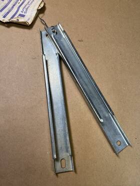 3676388 Amc Jeep American Motors Guide For Door Glass