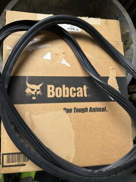 7319009 Bobcat Cabin Front Door Glass Outer Rubber Seal T62 T64 T66 T76 T86 -