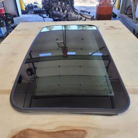 288-10086 Cadillac Roof Glass Fits 18-19 Escalade 25691