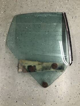 2024-0014 Chevrolet 032125o/2024-0014 1971-1973 Chevy Caprice Impala 2 Dr Custom Coupe Passenger Rear Quarter Window