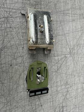 5096790aa Chrysler 2005 Crossfire Front Door Window Glass Brackets Hinges - Right Side Oem