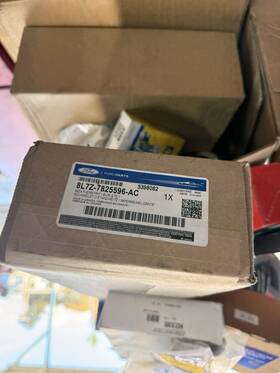 8l7z-7825596-ac Ford 8l8z7825767aa Glass Channel/weather Striping New In Box 8l7z-7825596-ac Ford 8l8z7825767aa Glass Channel/weather Striping New In Box