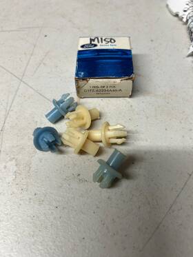 D1fz-62234a46-a Ford D0dz-62 Nos Oem Door Glass Window Retainers Maverick 1971