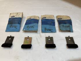 D9zz-66305a04-a Ford D9zz-66305a02-a 1979 - 1986 Mustang Quarter Window Glass Brackets New Nos