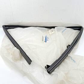 Fl3z-1521596-f Ford New 2015 - 2020 F-150 Front Right Upper Window Run Channel Fl3z1521596f Oem