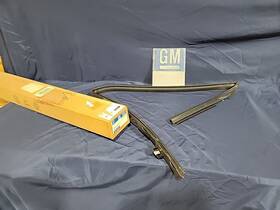22635567 Gm Genuine Window Channel