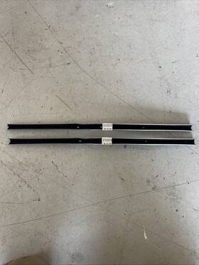 3762678 Gm 1956-1962 Corvette C1 Nos Window Channel