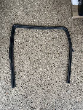 52031106 Gm Gmc Canyon Chevy Colorado Rear Left Door Window Glass Guide Channel Oem 2015-22