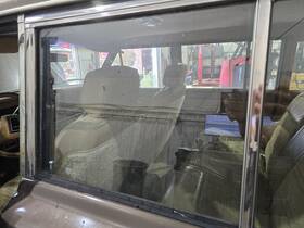277-04715 Jeep Front Door Glass Fits 84-91 Grand Wagoneer 645908