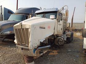 275.kwhc99 Kenworth 1999 T800 Back Glass 12308697
