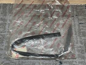 0k018-72606b Kia 0k01872606b New Genuine Oem Run Channel Rh/passenger Replaced By #0k018-72606b