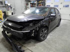 284-10425ar Kia Passenger Quarter Glass Sedan Black Moulding Fits 22-23 Forte 1634617
