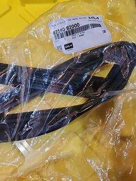 82540-b2000 Kia 2014-2019 Soul Rf Door Wimdow Run Channel Part #82540-b2000 Oem New Genuine