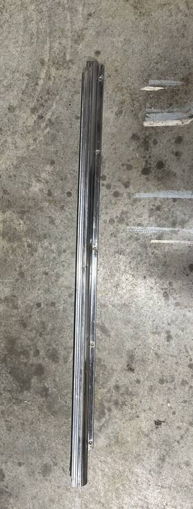 1076860336 Mercedes-benz Left Cover Rail For R107 Door Entry
