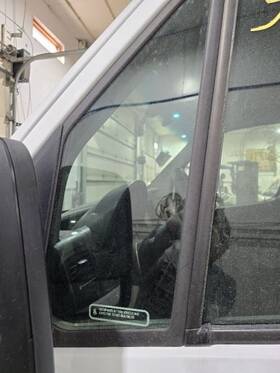 280-10104l Mercedes-benz Truck Sprintv25 2014 Front Door Vent Glass 576582 280-10104l Mercedes-benz Truck Sprintv25 2014 Front Door Vent Glass 576582