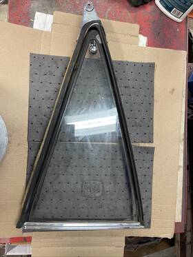 2842620 Mopar B Body 1968 69 70 1/4 Quarter Window Glass Post Car Plymouth Rh Sedan
