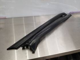 270-10622 Rover 22 2022 Range Classic Windshield Post Moulding Trim Set
