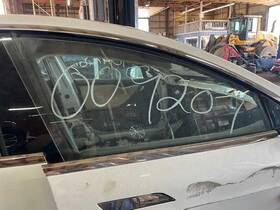 277.ts1s14 Tesla S 2012-2021 Passenger Front Door Glass 2460775