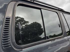 284-58272r Toyota 1991 1997 Landcruiser Oem Complete Right Passenger Quarter Glass