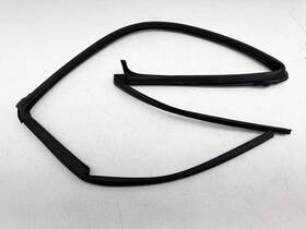 6814104041 Toyota 18-22 Tacoma Front Right Passenger Window Weatherstrip Run Oem