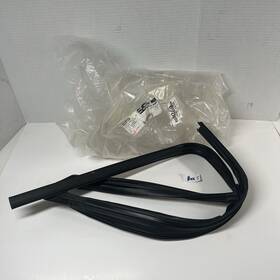 68152-10041 Toyota New 2019 - 2022 C-hr Left Rear Door Glass Run Weatherstrip 6815210041 Oem 68152-10041 Toyota New 2019 - 2022 C-hr Left Rear Door Glass Run Weatherstrip 6815210041 Oem