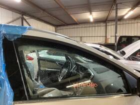 277-50433ar Volvo Passenger Front Door Glass Water Repellent Fits 09-13 60 Series 1846081