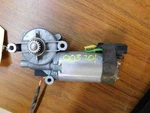 2003 Saturn Vue Roof Motor 156798. Fixed Price $50.00.